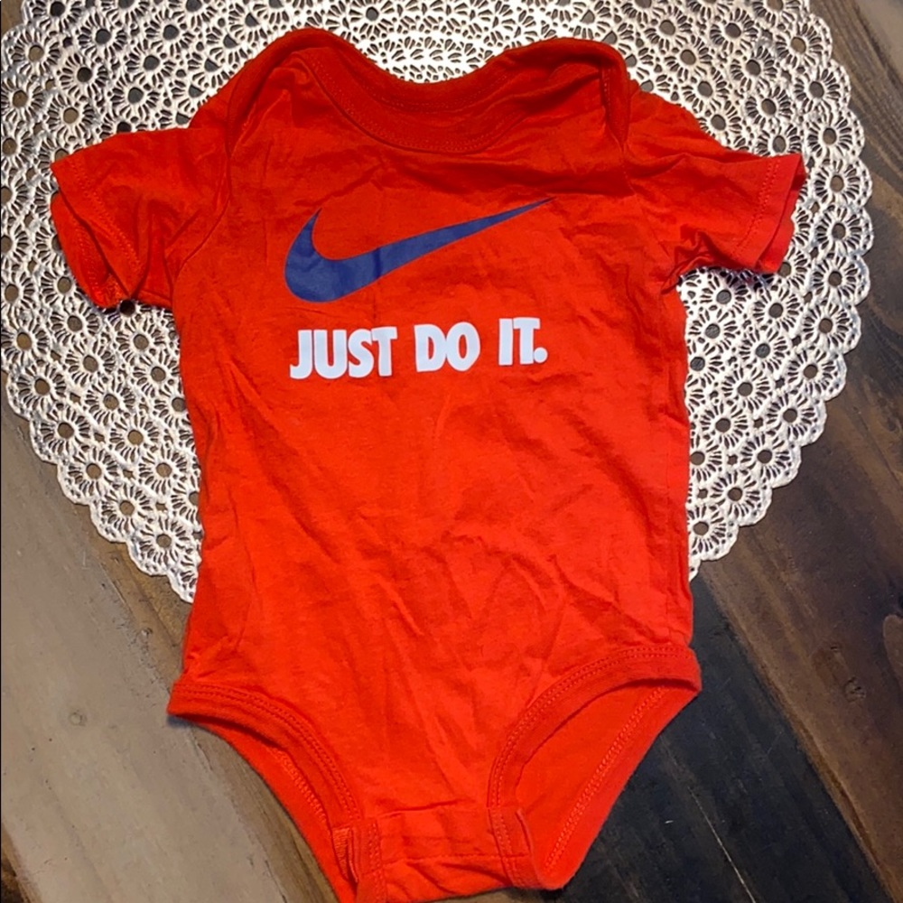 Nike Bodysuit 3/6months